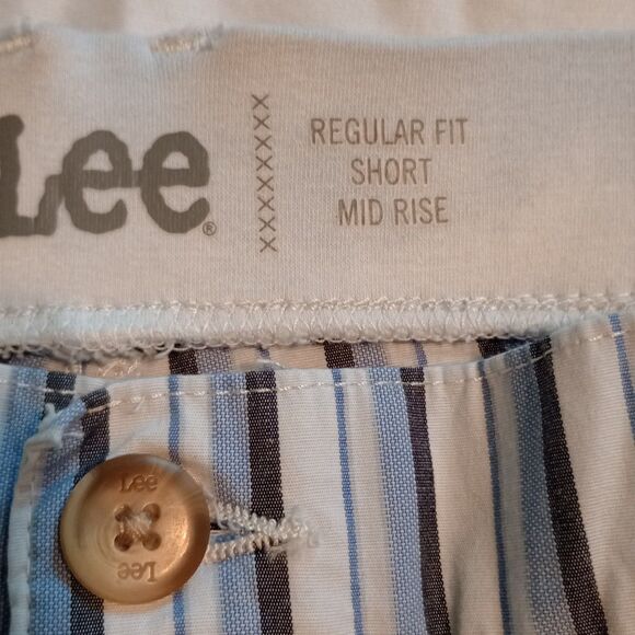 Lee Women's Striped Regular Fit Mid Rise Shorts. 18 Plussize Comfy Stretch - Picture 2 of 7